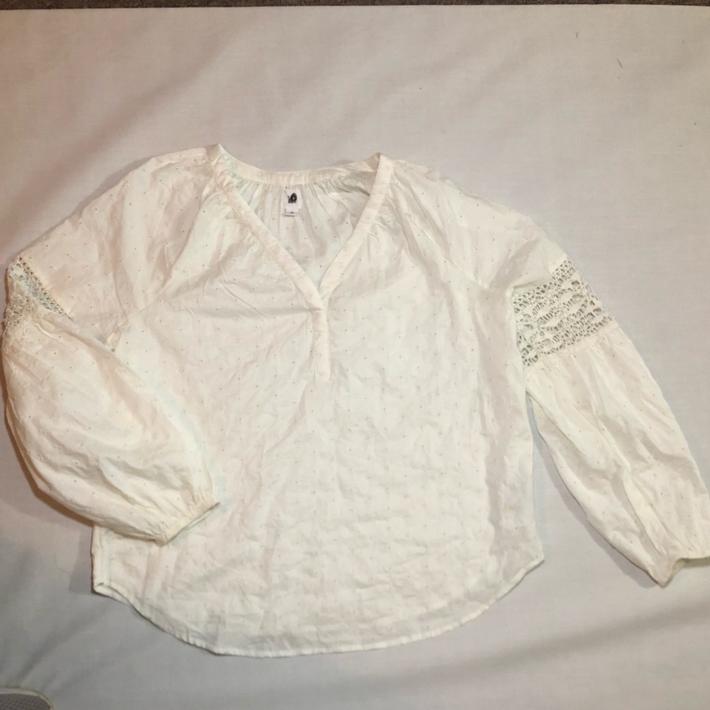 Gap Laced sleeve blouse